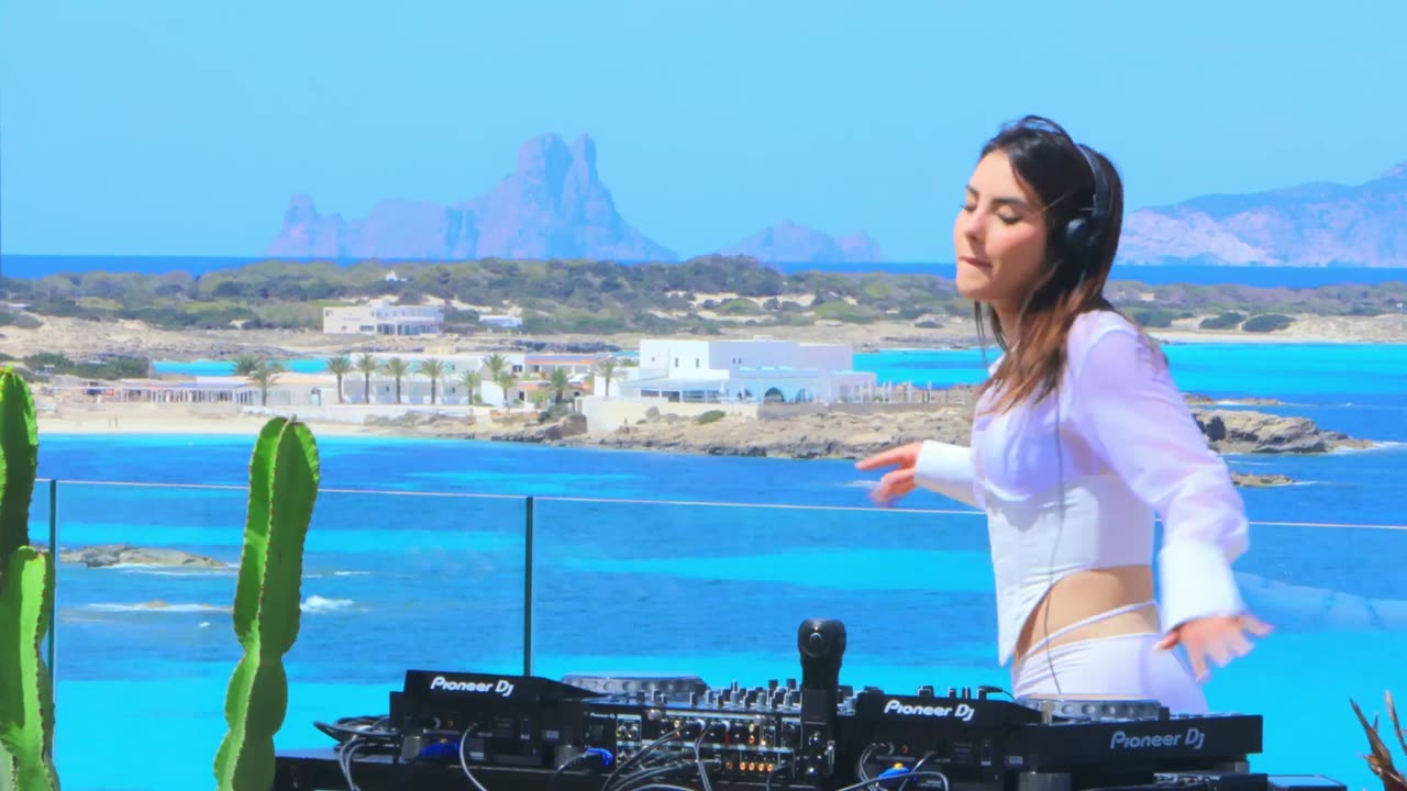 IBIZA HOUSE MIX->Andrea Botez