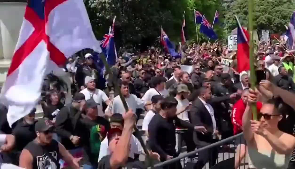 LOVE MY BEAUTIFUL NEW ZEALAND PATRIOTOS DOING THE HAKA FOR FREEDOM!!! KIA ORA KORERO!!!