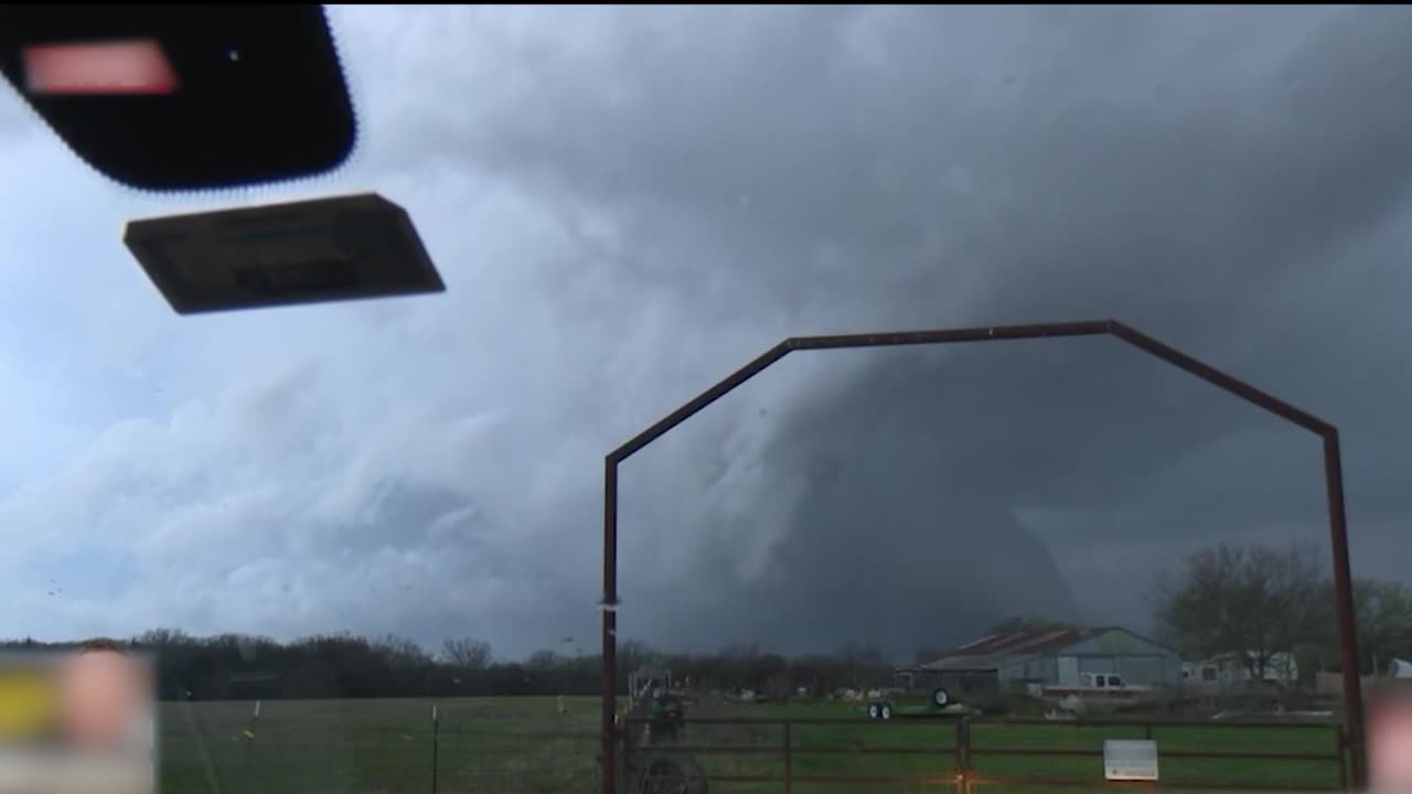 A storm with a powerful thundercloud hit Kansas