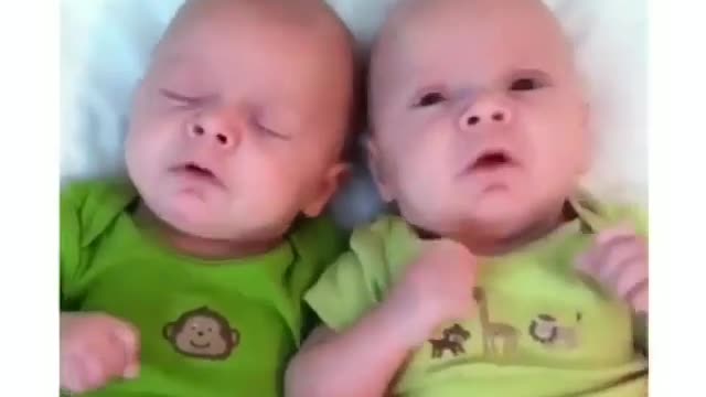 Twins sneezing 🤣🤣🤣🤣 also twins