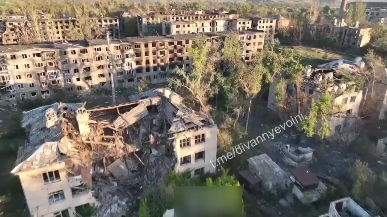 🇷🇺🇺🇦View from a drone of the settlement of Chasov Yar,