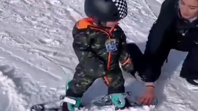 kid skiing