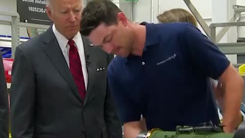"BIDEN AGRADECE AOS TRABALHADORES QUE FAZEM ARMAS PARA A UCRÂNIA"