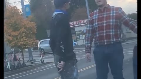 Portland patriot brings gun to sword fight agains Antifa
