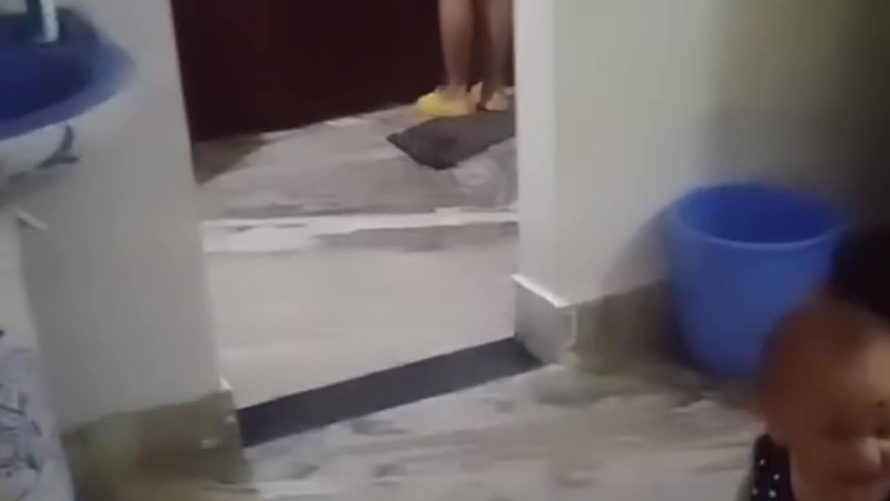 Baby help mummy work
