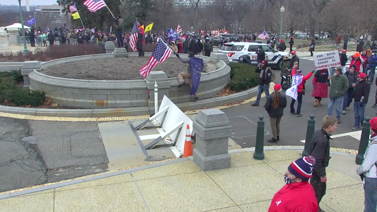 7214USCG00SenatePlazaOutbound_2021-01-06_13h40min00s657ms.mp4