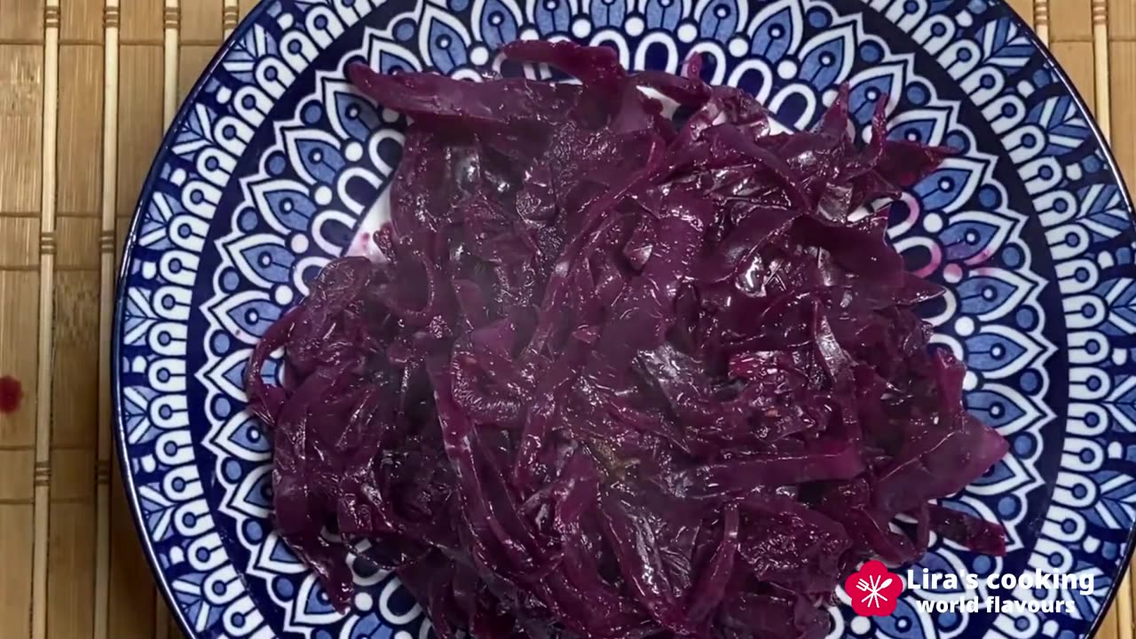 World food tour - German red cabbage_ Rotkohl - sweet and sour with special ingredients