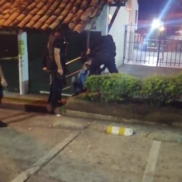 Video: Encapuchados propinan golpiza con palos y machete a habitantes de calle en Floridablanca