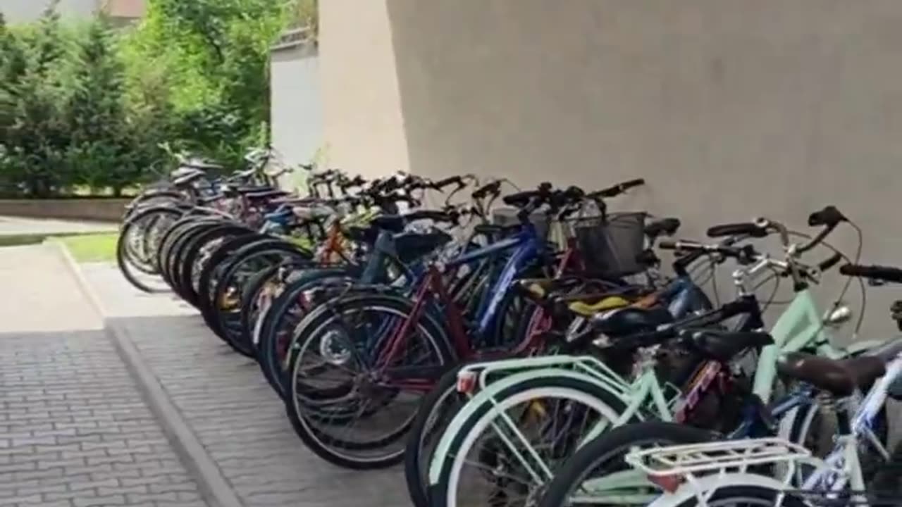 A tourist from France discovers that the bikes in Poland aren't locked up. We all know why.