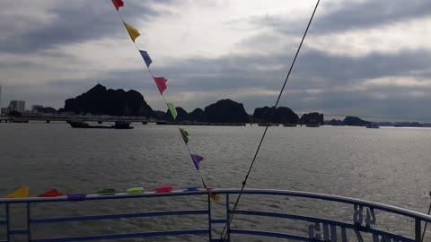 Ha Long bay tourist