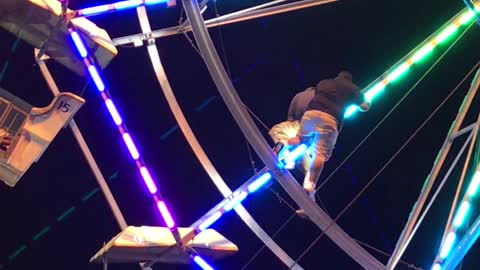 Ferris Wheel Worker Falls While Saving Trapped Kids