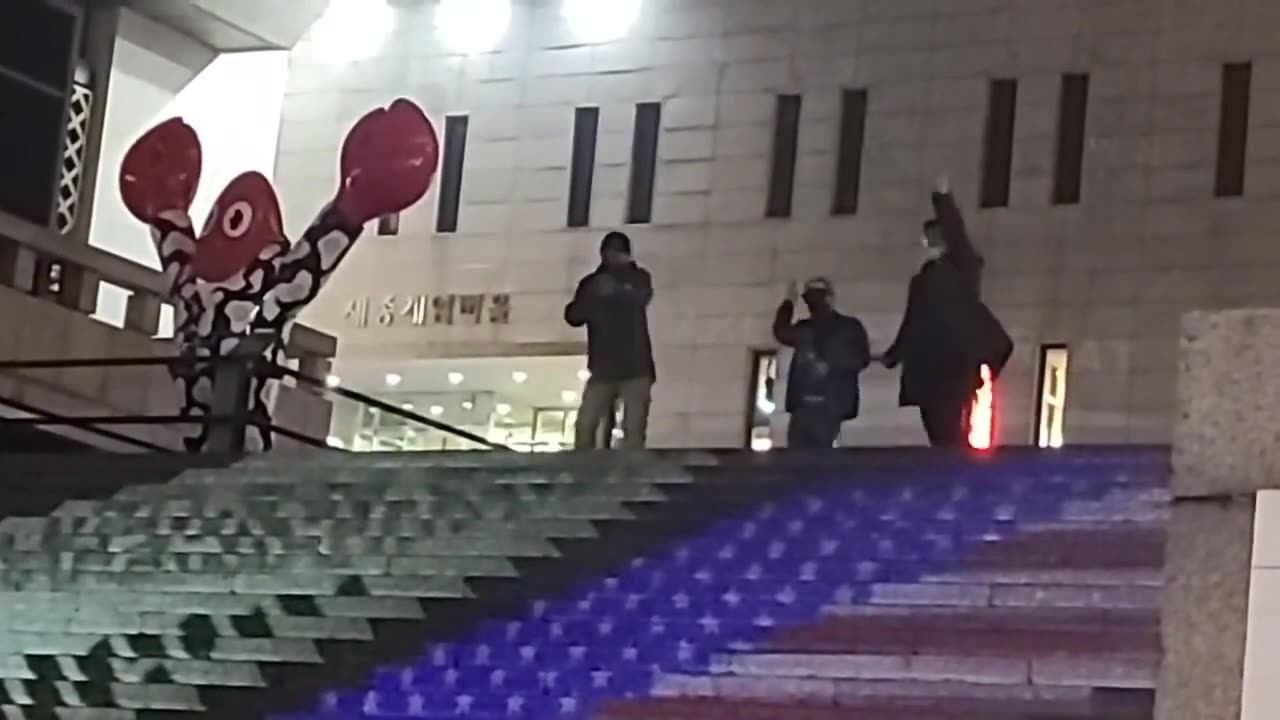 20210325_V3_S04(uMR0vWiUxAw)문화제 음악에 맞춰 계단을 무대로 단체 율동! 세종문화회관 앞에서