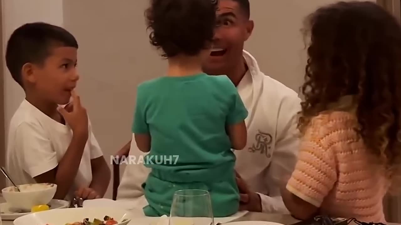 Cristiano hace reír a sus hijos ♥️