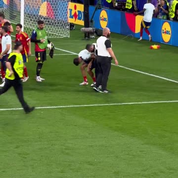 Un miembro de la seguridad ha lesionado a Morata...