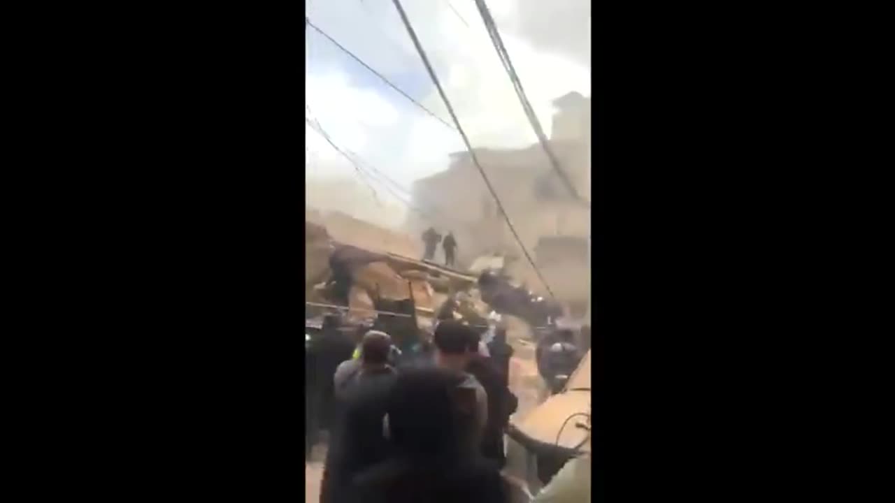 Israel wiped out an entire civilian building in the heart of Lebanon's capital.mp4