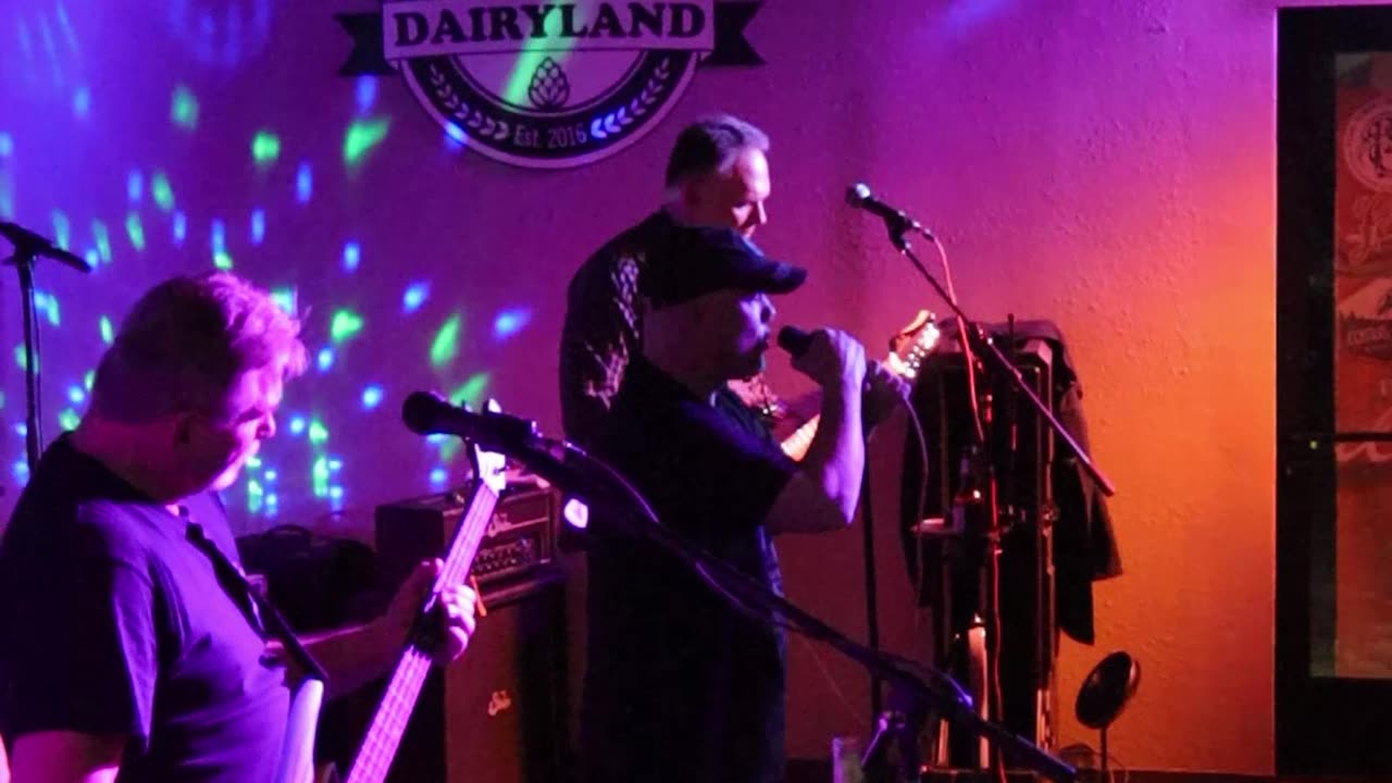 Sourpuss band sings Red Hot Chili Peppers song Dani California