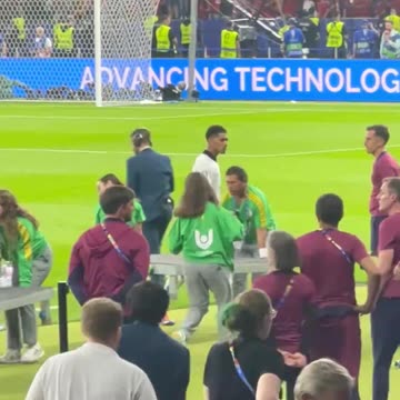 Jude Bellingham muy frustrado tras perder la final de la EURO.