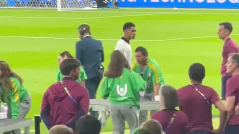 Jude Bellingham muy frustrado tras perder la final de la EURO.