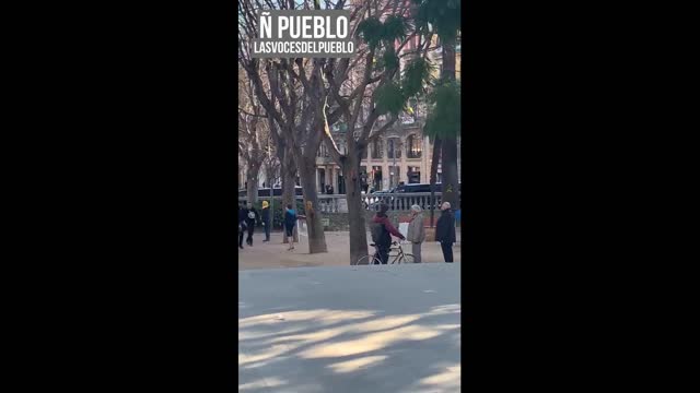 Agresión independentista en los ojos de una madre y su hija de familia catalana