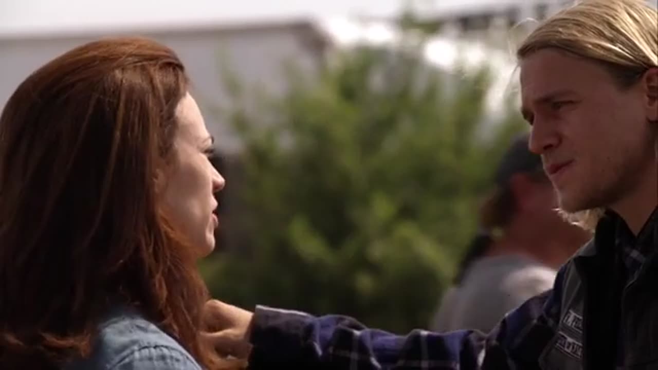 Sons Of Anarchy Gemma asks Tara about her GUN!