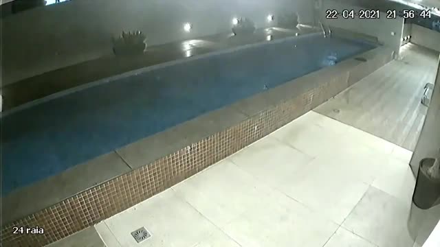 COLPASO DE UNA PISCINA DESDE UN TERCER PISO 😧