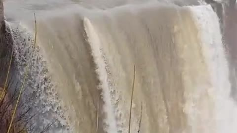 Zastrašujući snimci sa vodopada u Jajcu