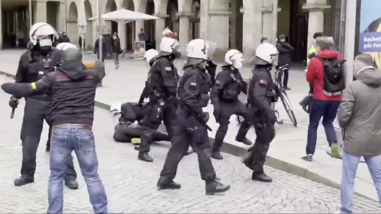 Gewalt auf einer Demo oder wie der Staat mit V-Leuten Demonstrationen verhindern will.
