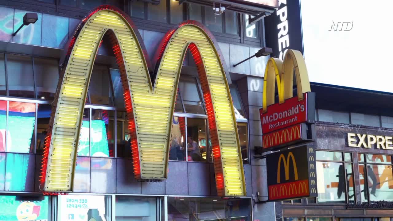 A McDonald’s Offers Free iPhone to New Hires