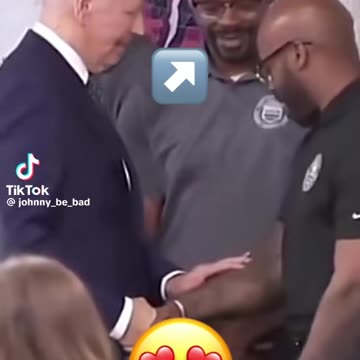 makeleio.gr - Ντοκουμέντο σοκ! Ο Μπάιντεν μύρισε μαύρι... κρέας