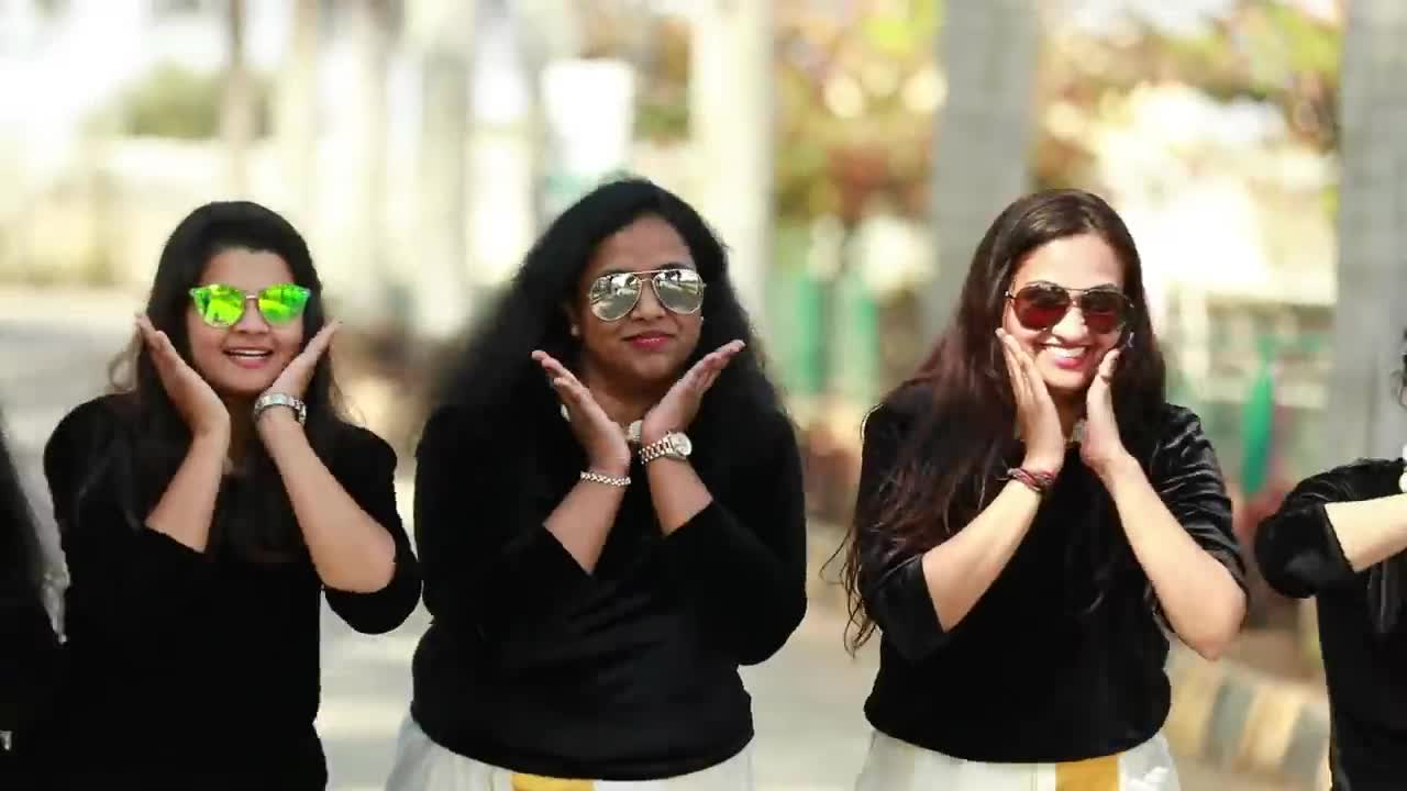 MALLU COLLEGE GIRLS ROCKING WITH ULLULLERI SONG