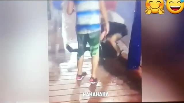 OMG moment caught on camera #funny #fails #bigwave