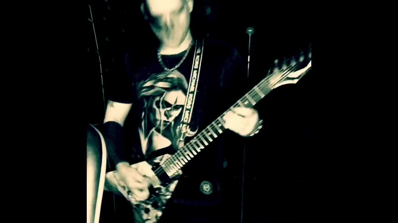Jaysin christ plays guitar
