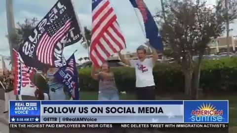 People Lined The Street For Donald Trump's Return To Mar-a-Lago After FBI Raided Melania's Closet
