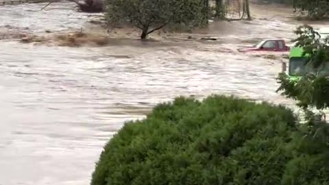 😢 House floating away & collapsing in Asheville, North Carolina - Tropical Storm Helene