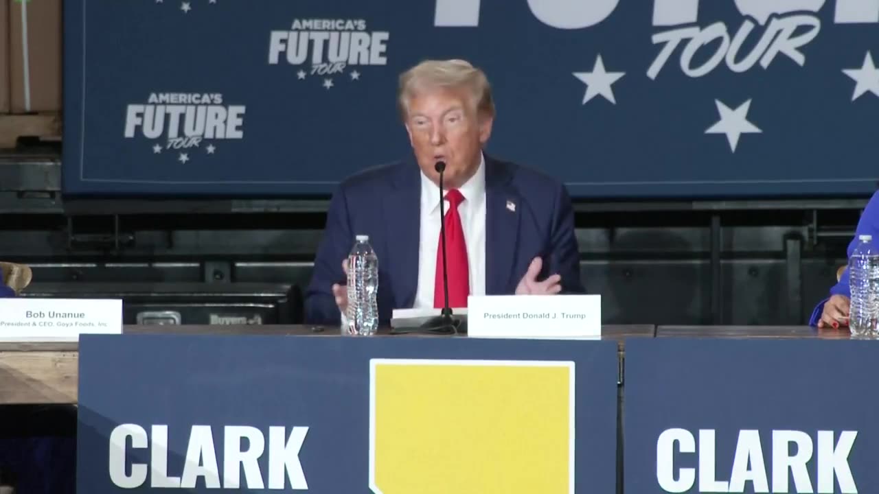 Trump Warns: Border Crisis Stealing Jobs from Hispanic and Black Americans 🇺🇸🚫👷♂️