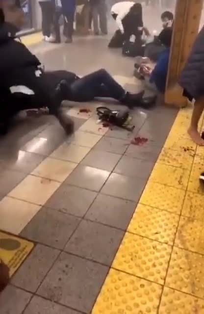 2022 New York City Subway attack (2 of 2)