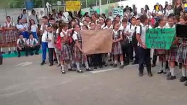 Estudiantes protestan en colegio de Rionegro, Santander