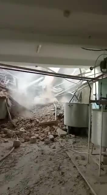 Následky nacistického ostřelování pekárny v osvobozené Gorlovce