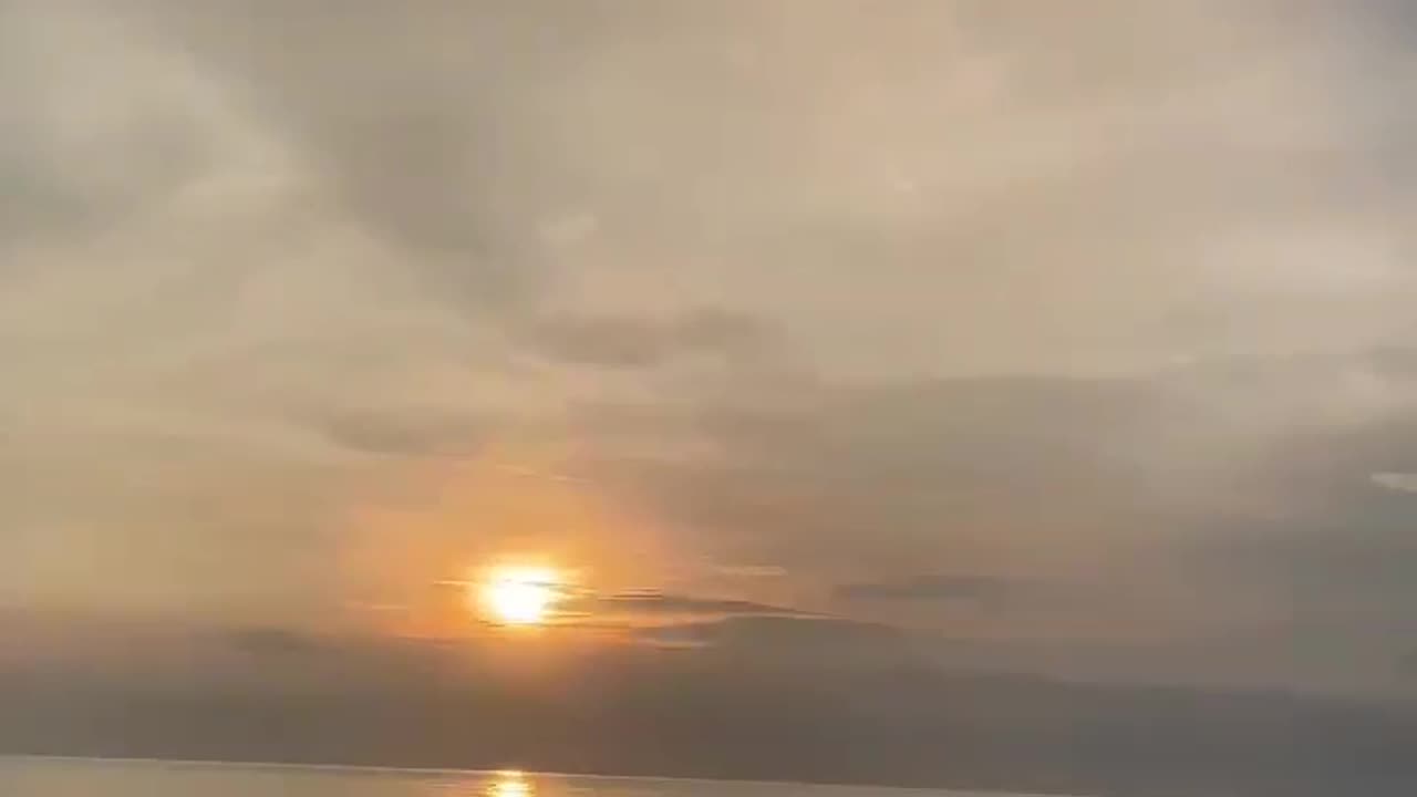 Pemandangan waktu senja di pantai