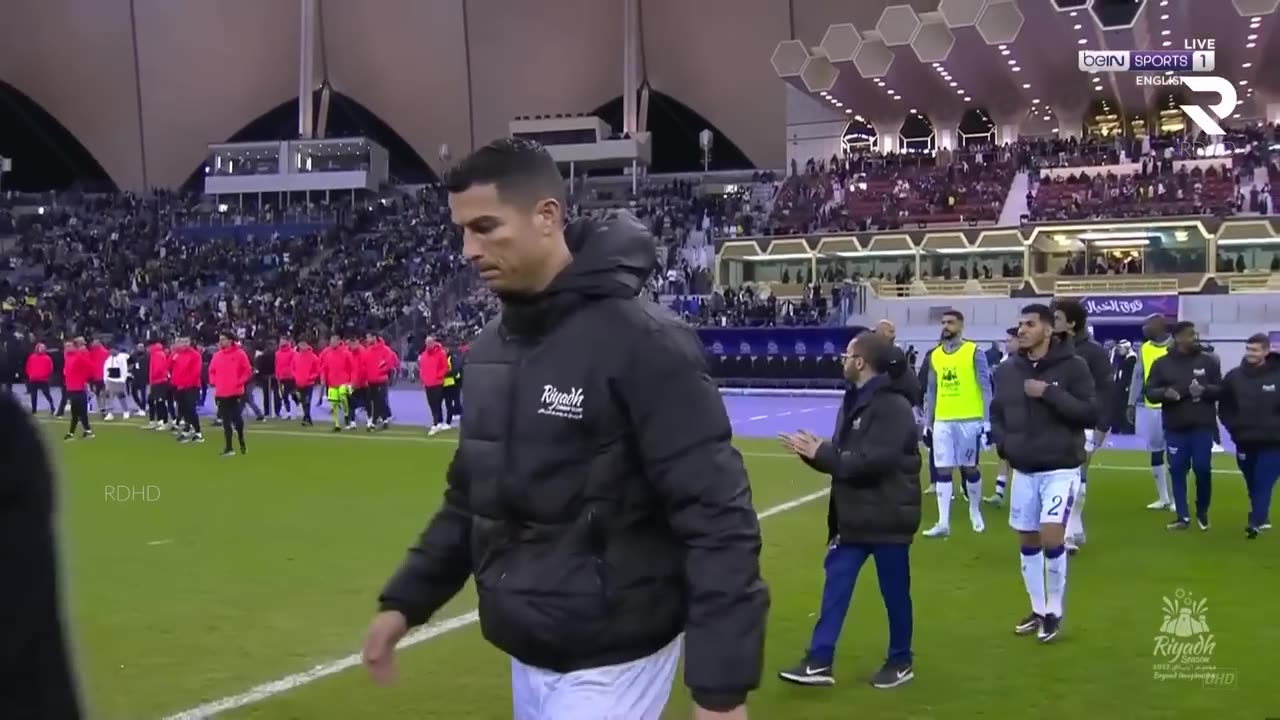 See what Ronaldo did when they met with Messplaying in one field.