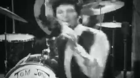 Tom Jones - Chills & Fever