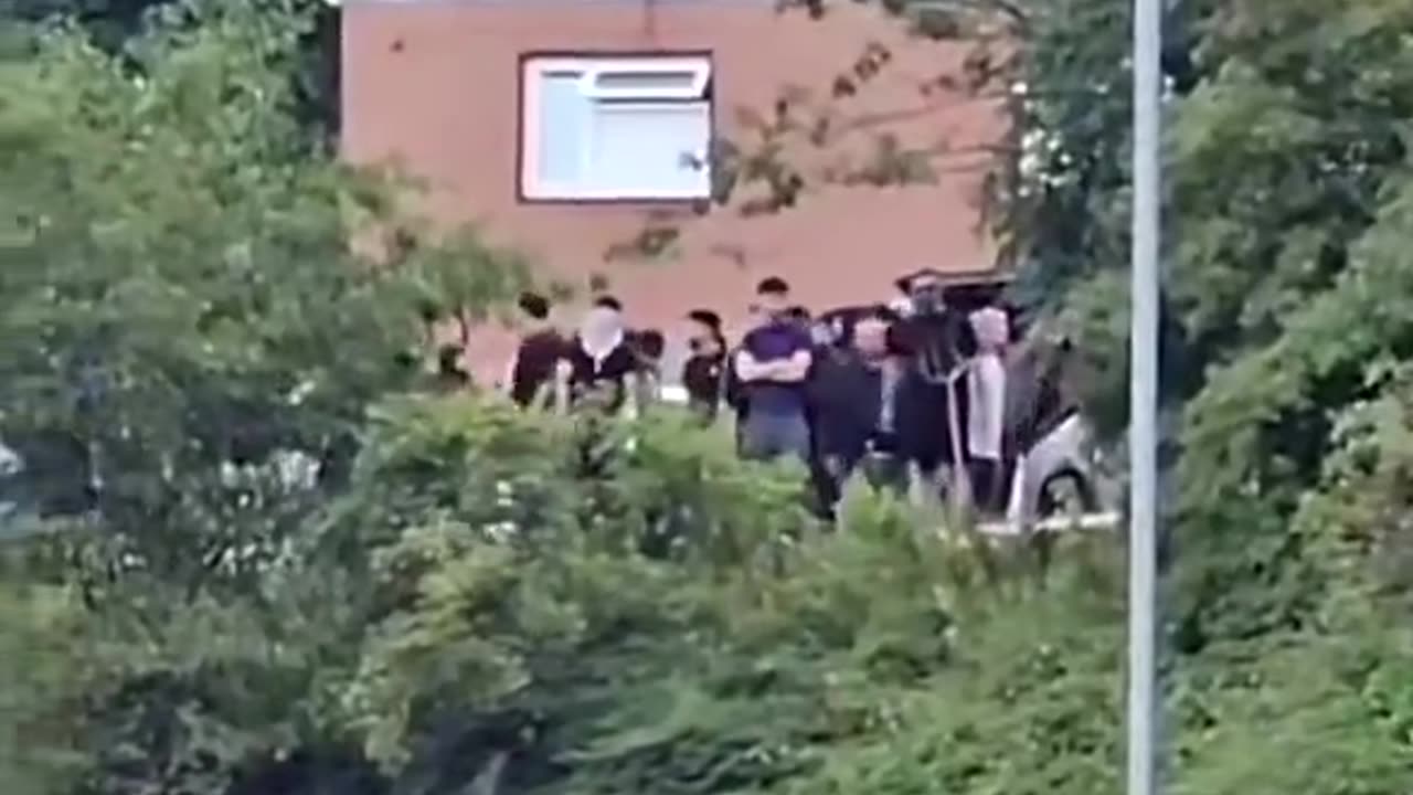 MDL ( Muslim defence League ) are waving knifes and Machetes