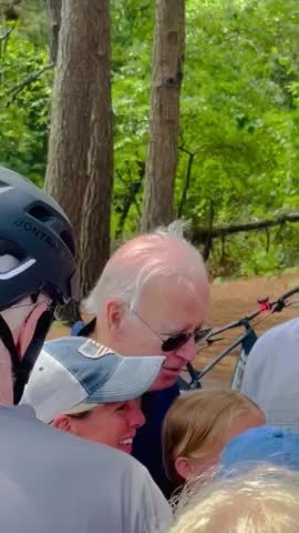 Sleepy Joe SNIFFS More Kids!