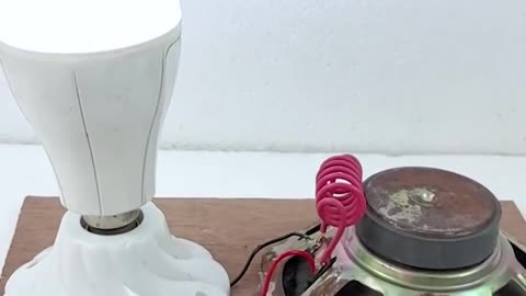 🎬 Transforming an Old Speaker into a Mini Power Generator! ⚡