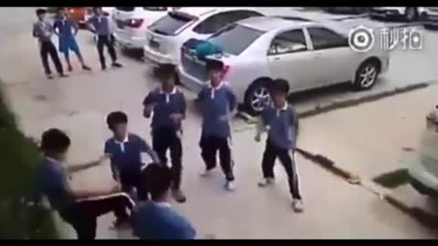 bruce lee kid be like fighting 5 bullies