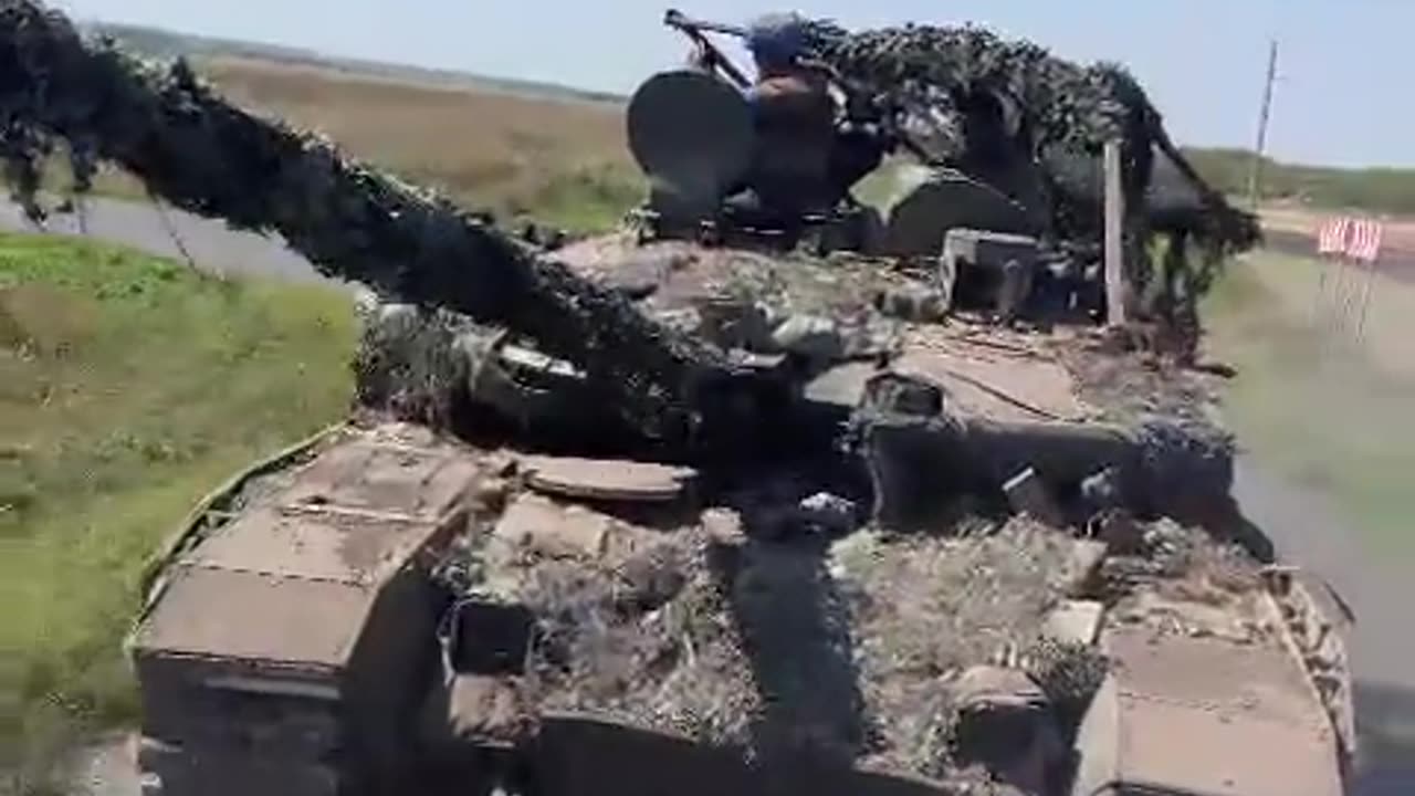 Ukrainians Tow Away Completely Intact T90 Tank