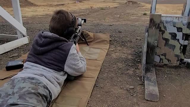 Kid hits 1200 yds with 1st shot with .50 bmg