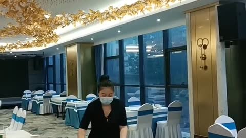 Chinese restaurants have waiters with special skills