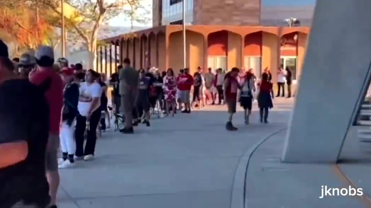 Lines as far as the eyes can see at the Donald Trump Rally in Coachella, California