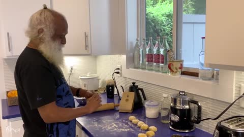 SADHGURU MASTER TURNS MASTER CHEF